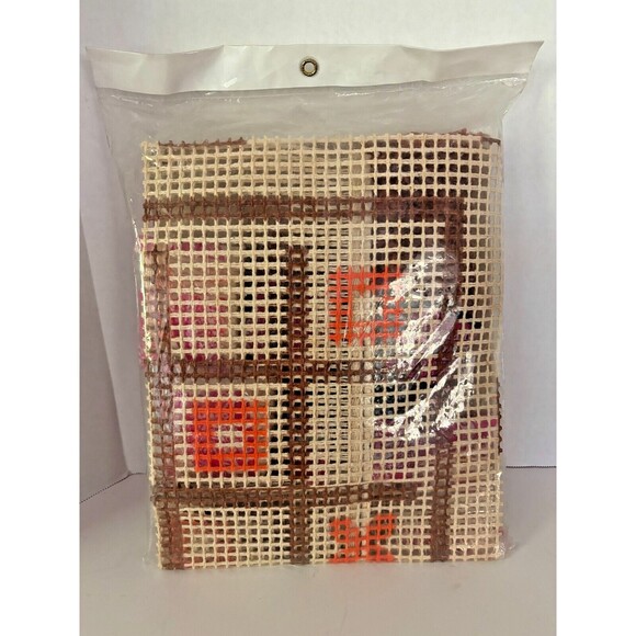 Tic Tac Toe Game Latch Hook Fun Kit NIP By Creative Pillow Yarn Kits Vintage - Picture 2 of 2